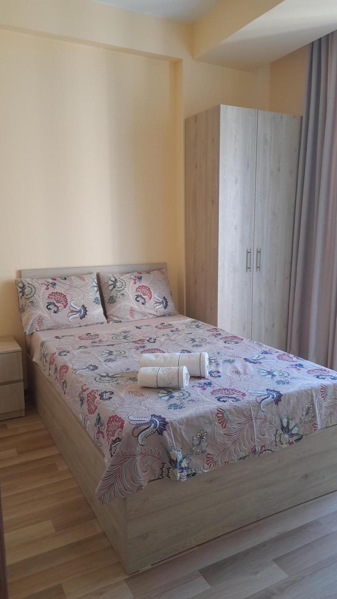 Flat Lägenhet Tbilisi Exteriör bild